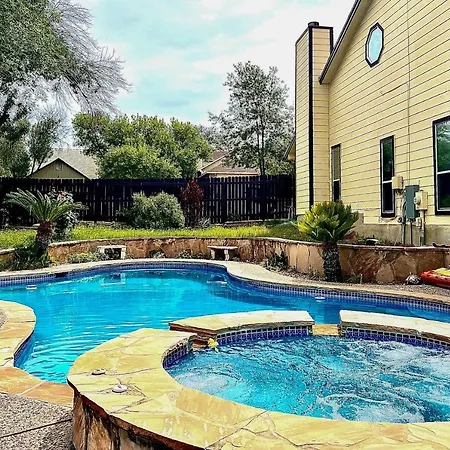 San Antonio Home With Pool And Hot Tub Near Seaworld!
